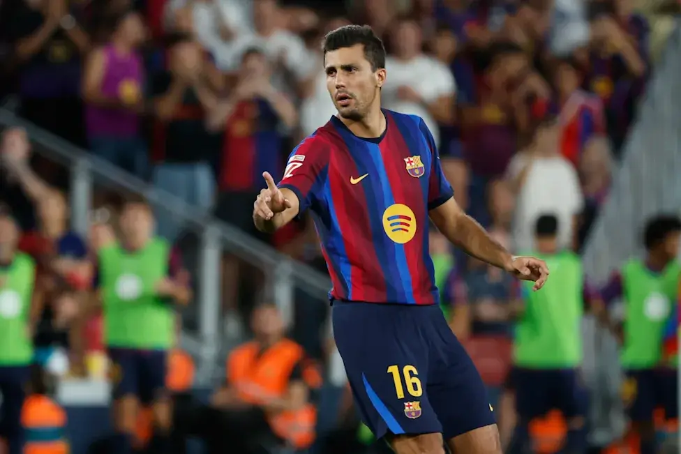 Rodri kthen buzëqeshjen te katalunasit, risjell epërsinë për Barçën