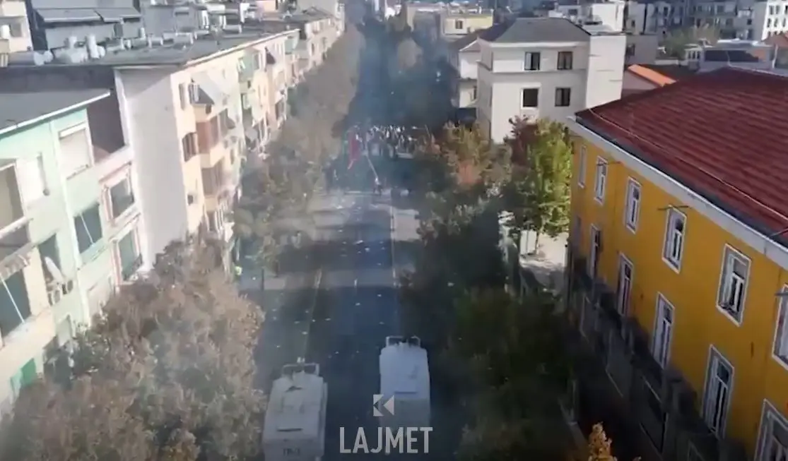 S’ka qetësi: Vlon Tirana, tri protesta në një ditë (VIDEO)
