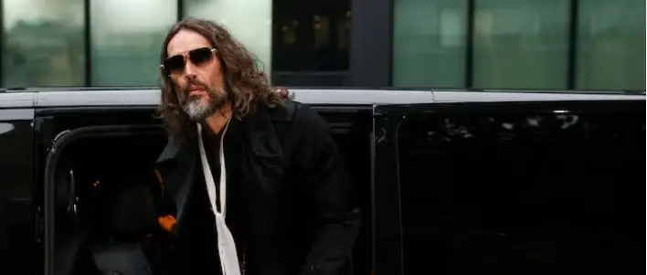 Tjetër dëshmi kundër komedianit Russell Brand për përdhunim
