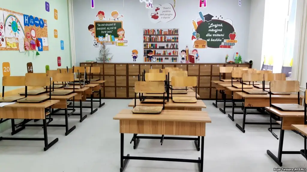 Zhduket laptopi nga zyra e drejtorit të një shkolle në Lipjan, hetohet rasti