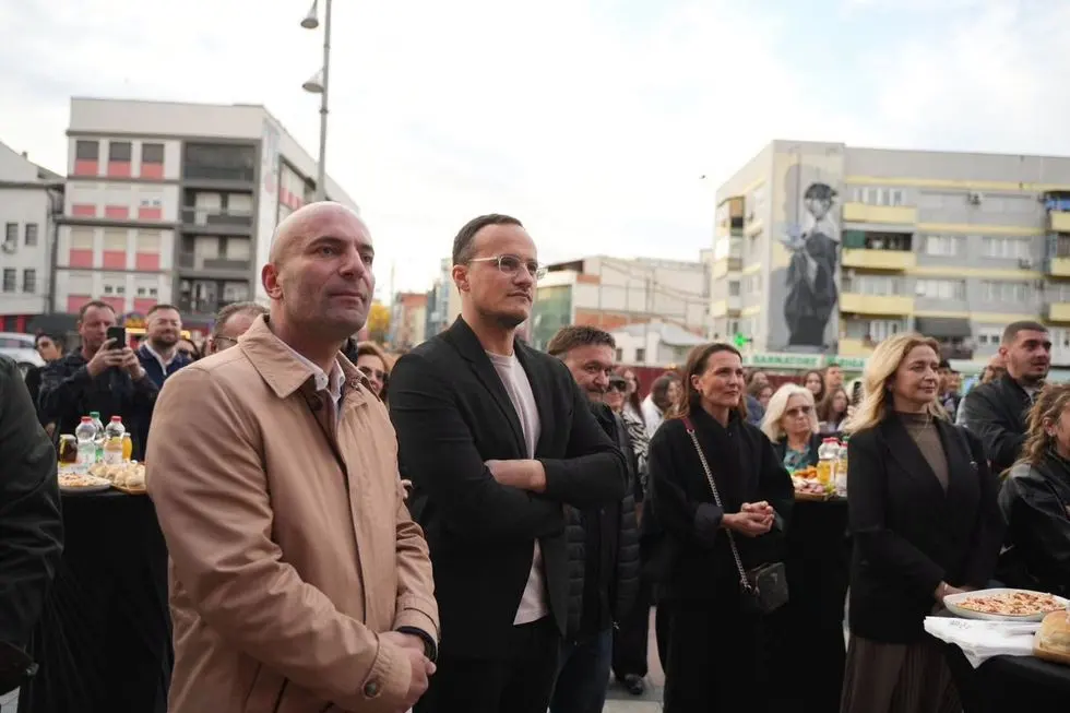 Inaugurohet relievi monumental “Drama Shqipe” para Teatrit të Qytetit në Gjilan