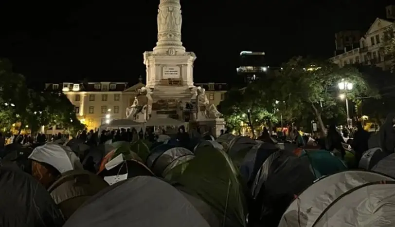 Policia heq tendat e protestuesve në Portugali, vazhdon pakënaqësia qytetare