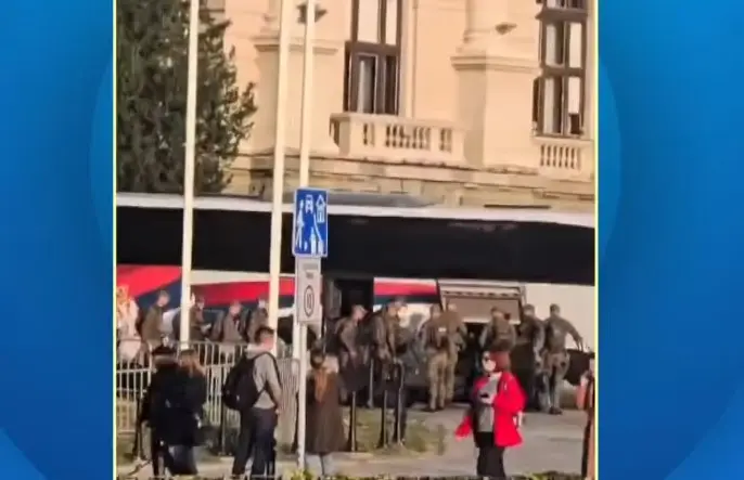 Xhandarmëria rrethon Kuvendin e Serbisë (VIDEO)
