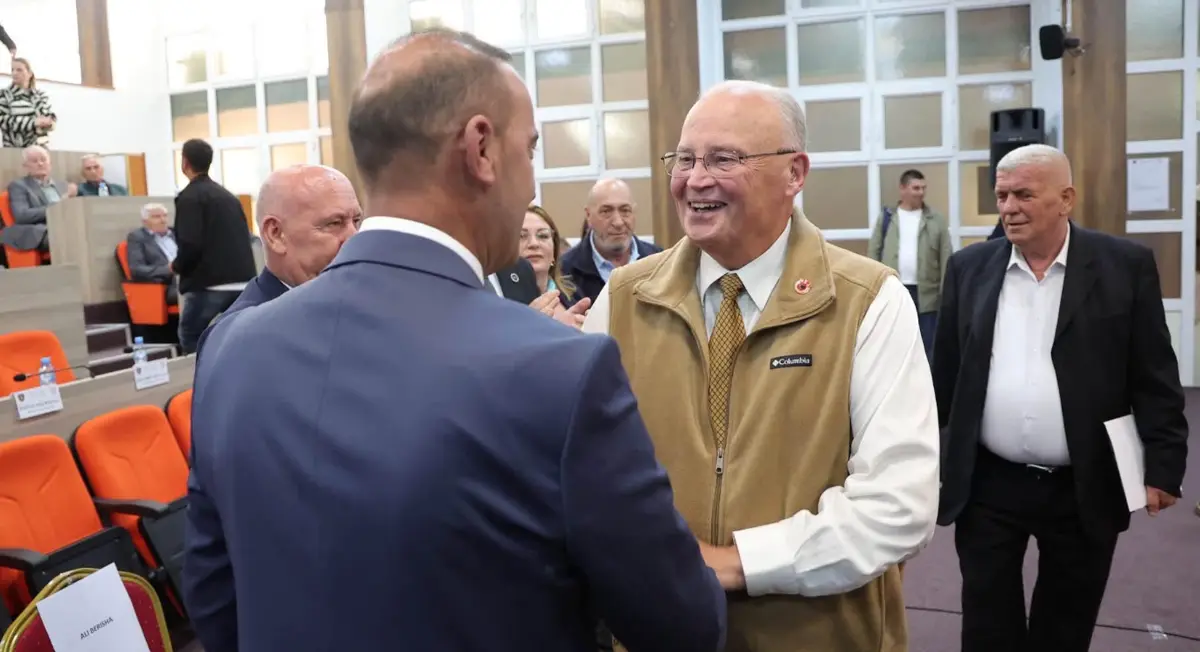 Haradinaj për kolonelin e NATO-s që u shpall “Qytetar Nderi i Deçanit”: Koha s’na largon nga miqtë