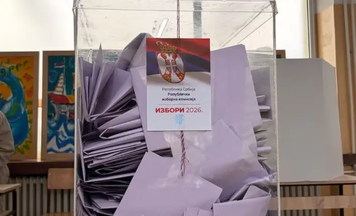 Mbyllen qendrat e votimit në Serbi