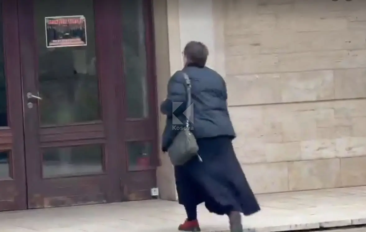 Pas Kurtit, Dejona Mihali arrin në Kuvendin e Kosovës