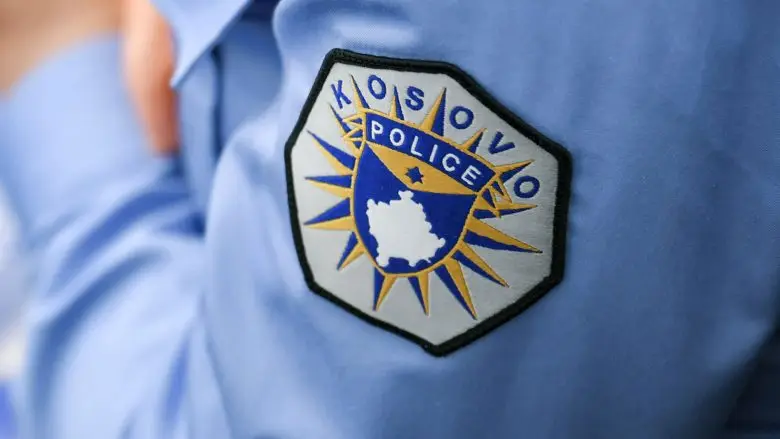 Sulmohet fizikisht nga bashkëshortja në Gllogoc, të dy lirohen në procedurë të rregullt