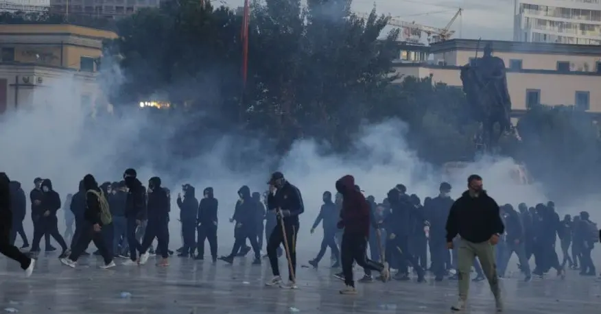 Një i huaj në protestën në Tiranë: Policia arreston 9 persona, mes tyre një shtetas gjerman