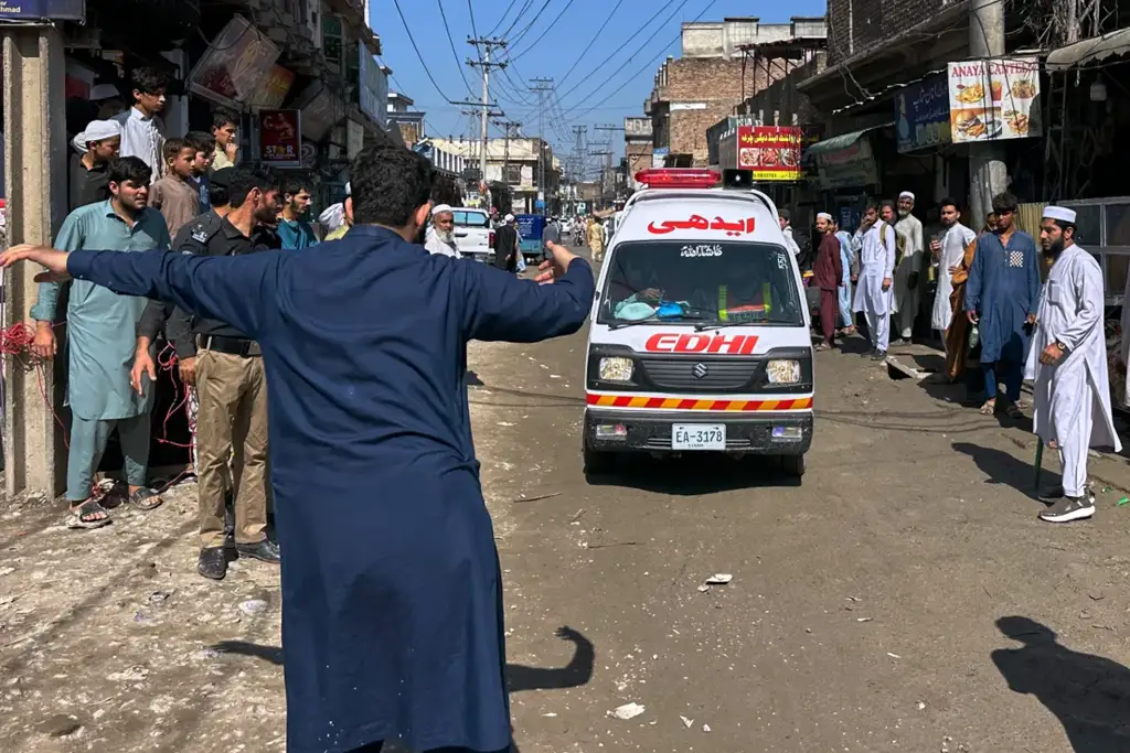 Shembet çatia e shkollës në Pakistan, humbin jetën 18 nxënës dhe një mësues