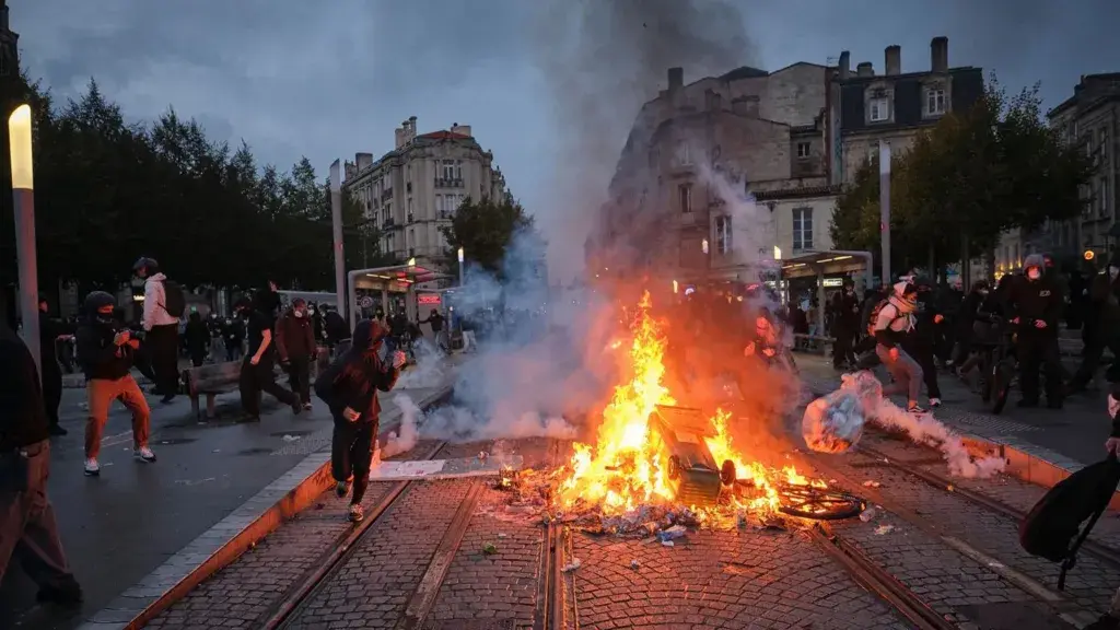Francë, protestat masive shoqërohen me përleshje dhe qindra arrestime