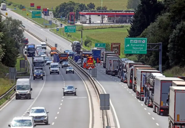 Mërgimtarë, kujdes! Sllovenia vendos radarë të rinj në autostrada, gjobat deri në 1.200 euro