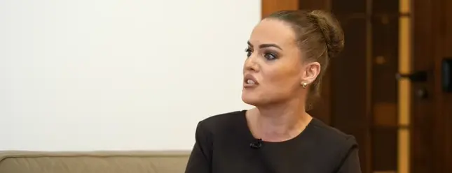 Shala rrëfen sfidat si Ambasadore: Udhëtoi drejt Nepalit me karrocë pas një operimi të rëndë (VIDEO)