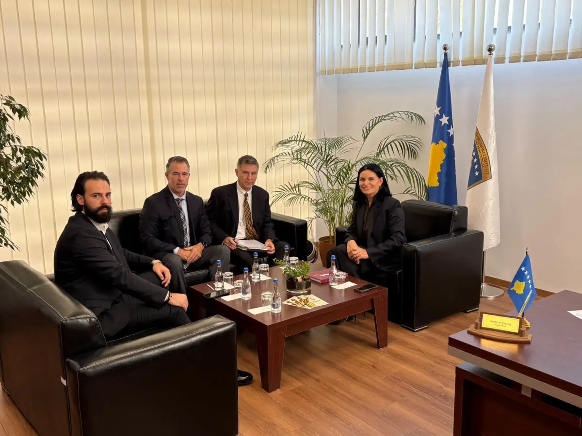 Lufta e pastrimit të parave, kryeprokurorja e Pejë takon delegacionin amerikan