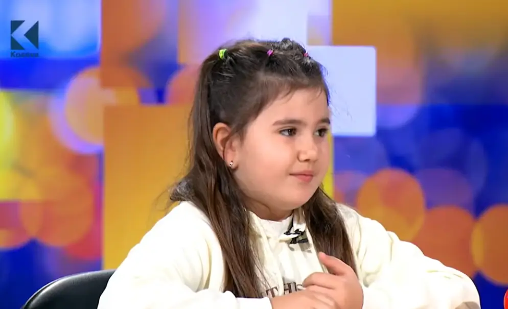 Nga klasa e 4-të drejt Oxfordit, Eda fiton medaljen e artë (VIDEO)