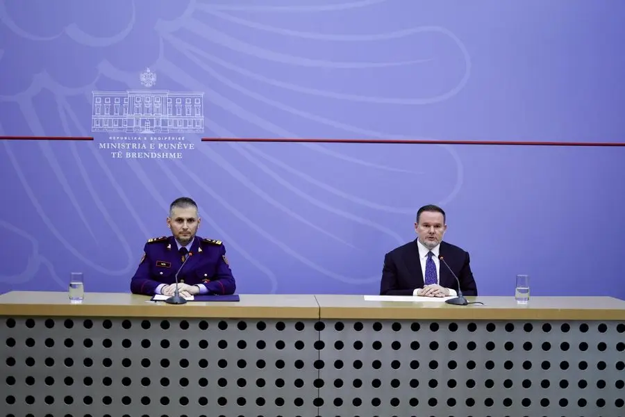 Qindra të mitur në Polici, ministri Demo: U përdorën nga organizatorët në vijën e parë të dhunës