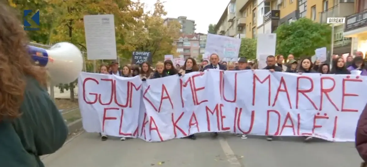 Protestuesit i shkojnë Donika Gërvallës te ministria