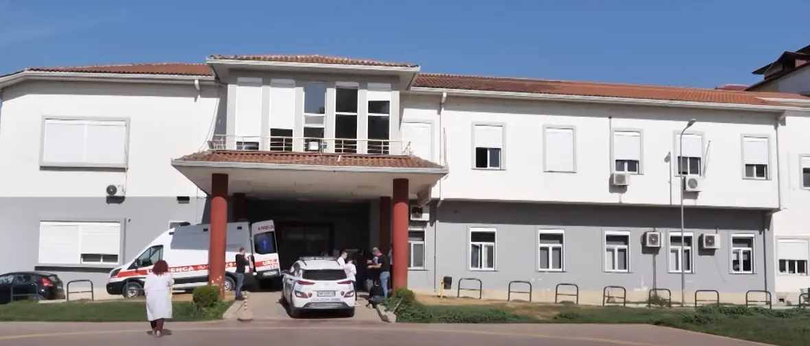Zhvillimet në Tiranë: Protestuesi i lënduar dërgohet në Itali (VIDEO)