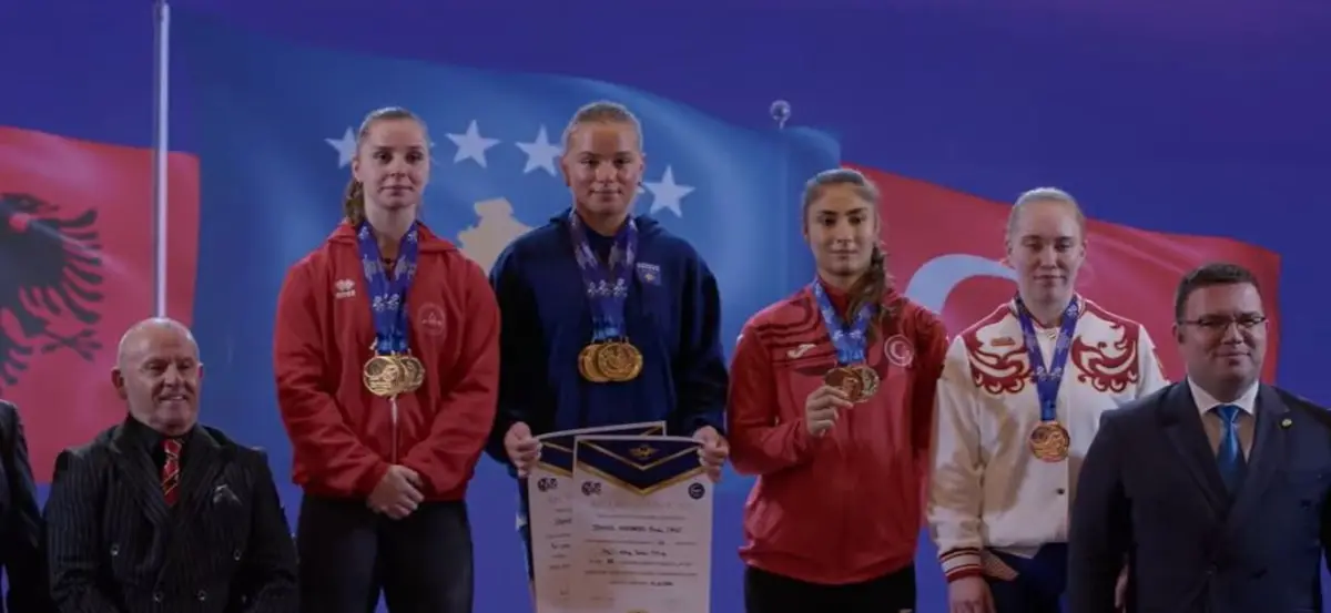15-vjeçarja Emily Ibanez Guerrero thyen rekorde botërore dhe fiton tri medalje të arta për Kosovën