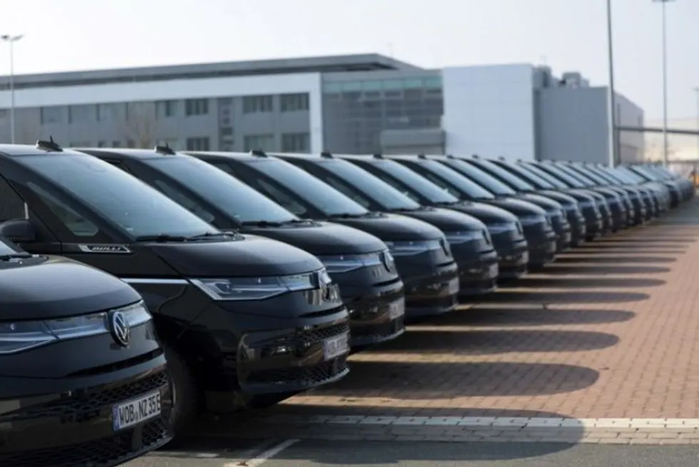 Rënia e shitjeve të Volkswagen në Kinë thellohet ndërsa kërkesa evropiane për automjete elektrike rritet