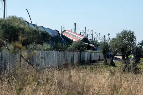 Përplasen dy trena në Madrid, humbin jetën 10 persona
