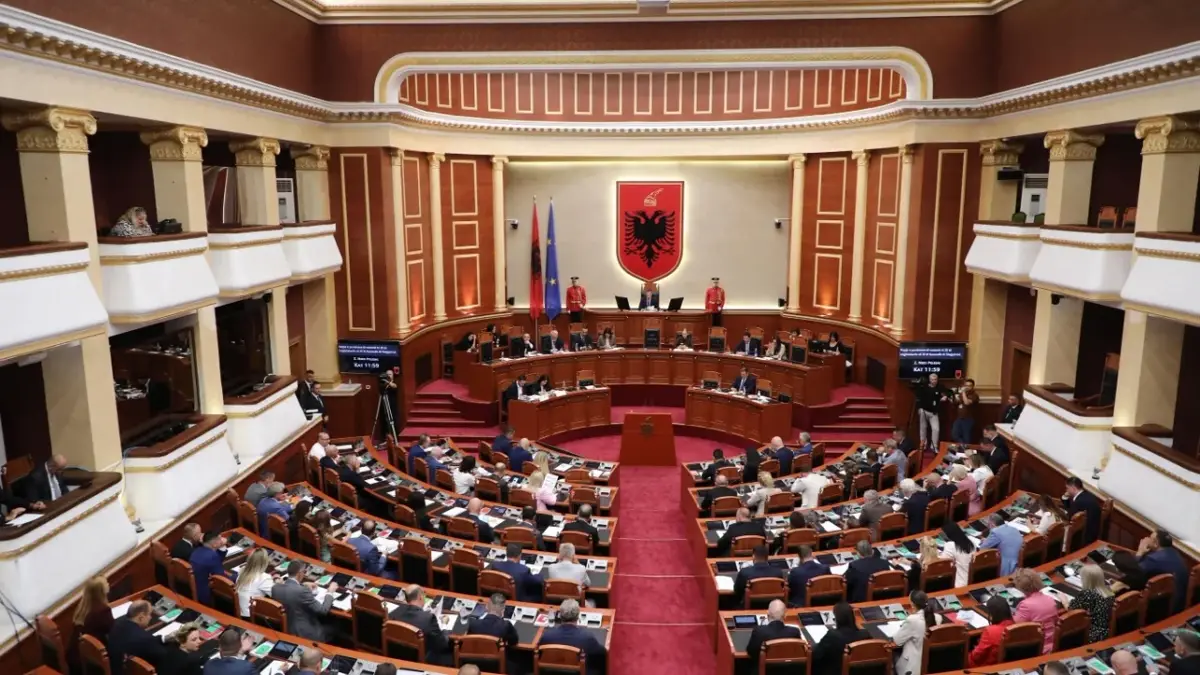 Protestat në Shqipëri, Parlamenti mblidhet të enjten