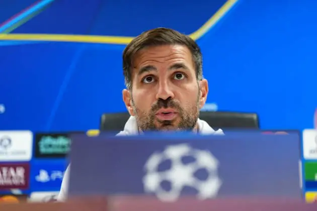 U pyet nëse do ta merrte drejtimin e Man Unitedit, Fabregas ‘shpërthen’ ndaj gazetarit