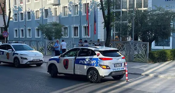 Të shtënat ndaj një servisi dhe plagosja e një 54-vjeçari, arrestohen dy autorët në Tiranë