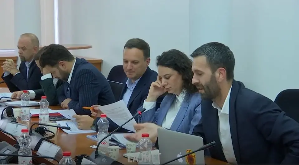 Komisioni për financat: Gjetjet e auditorit shkaktojnë përplasje (VIDEO)