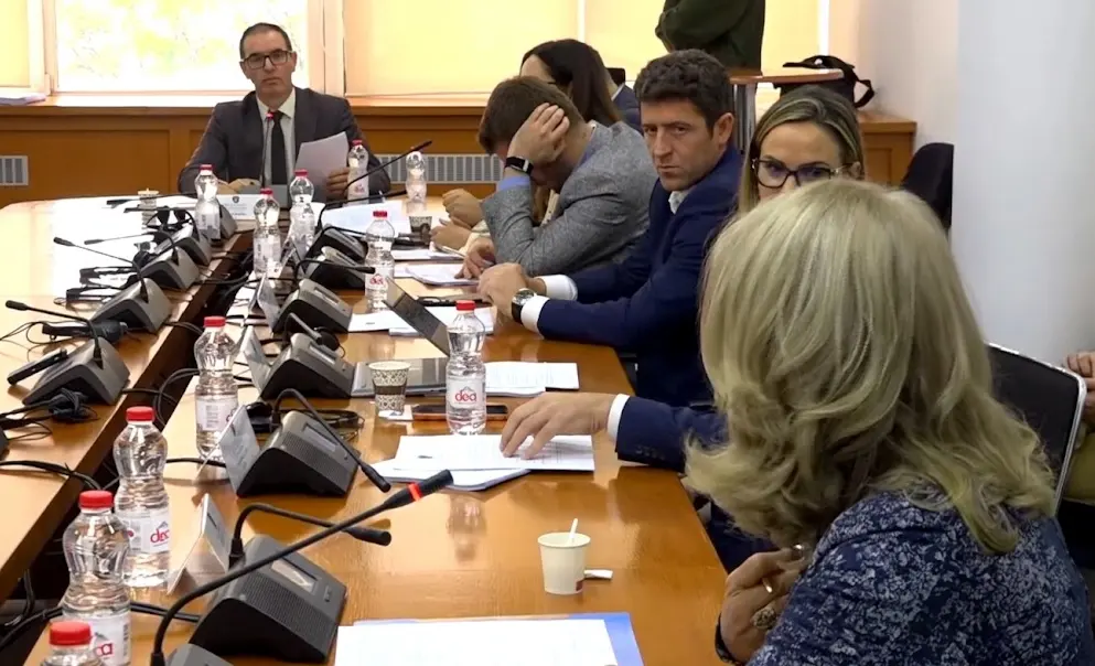 Përplasje në Komisionin për Buxhet për Projektligjin kundër pastrimit të parave