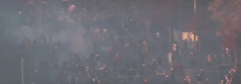 Mijëra njerëz në rrugët e Parisit, protestat përhapen në mbarë Evropën