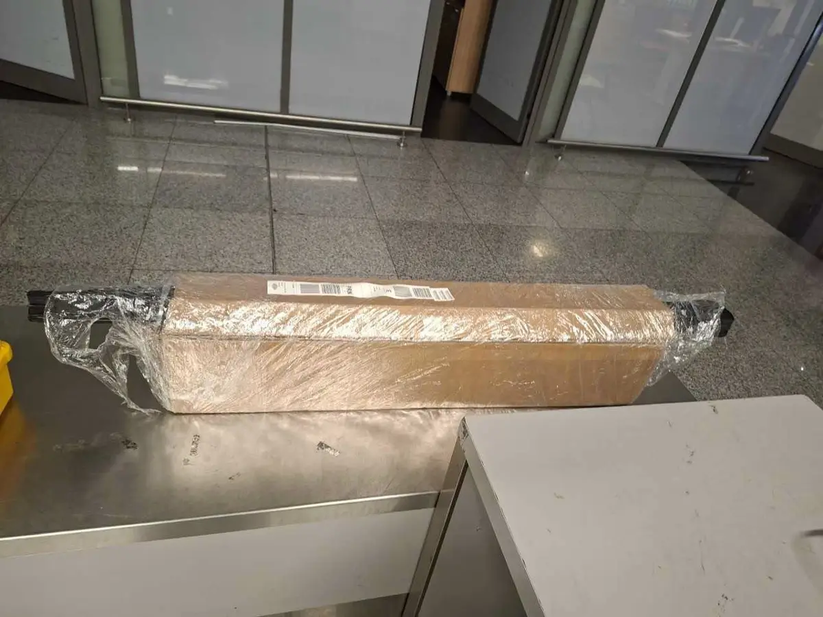 Kapet turku me mallra të padeklaruara në Aeroportin e Prishtinës