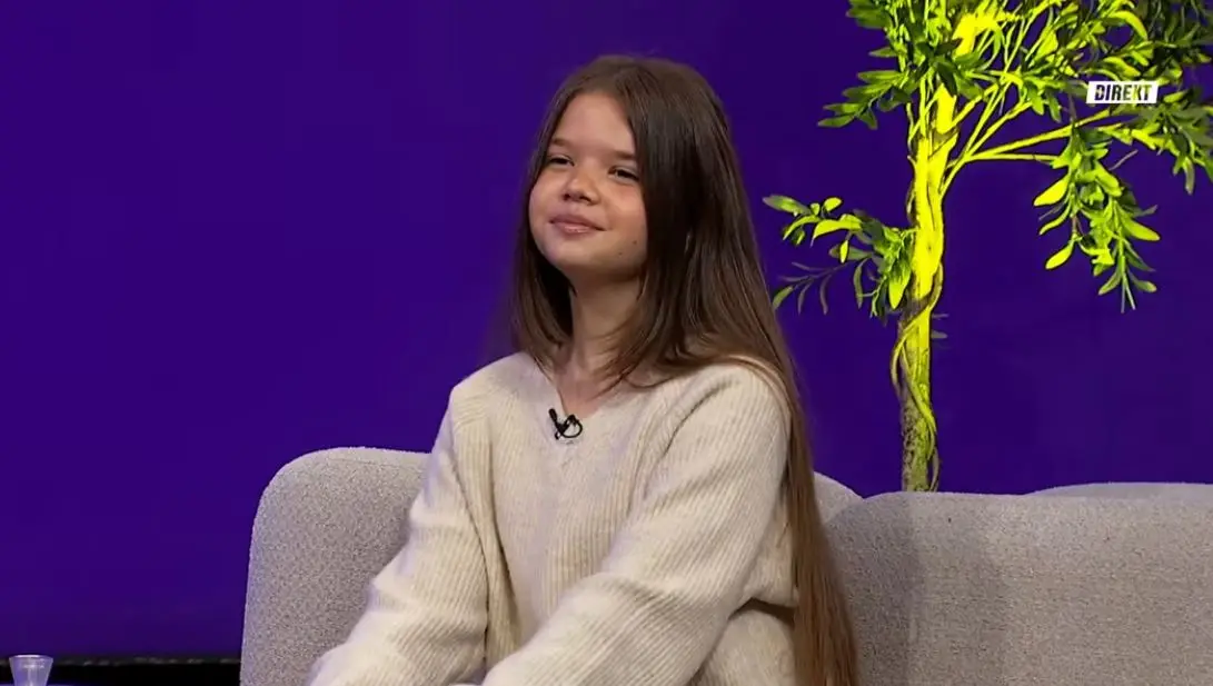 11-vjeçarja Unika Mjekiqi, talent në kuzhinë dhe piano (VIDEO)