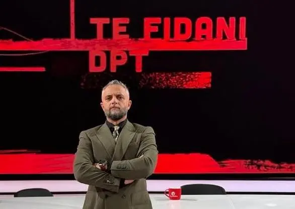 “Që shiten vetë, mendojnë që krejt janë në shitje”, Jupolli ia nxjerr mesazhet artistit që sot e ironizoi