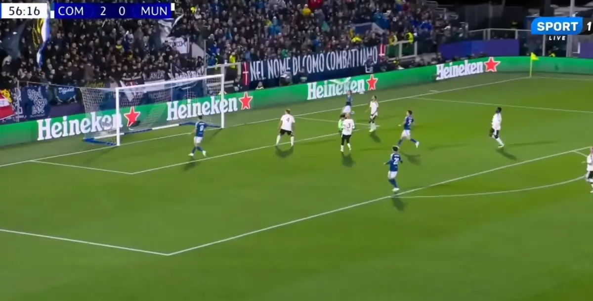 Como i jep leksion Manchester United – italianët shënojnë edhe golin e tretë (VIDEO)