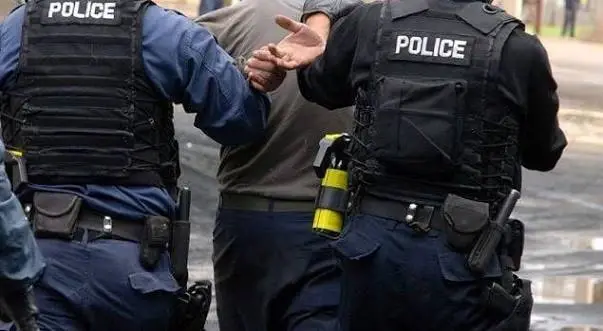 Kapet ngarkesa e dyshuar për kontrabandë në Fushë Kosovë, arrestohen dy persona