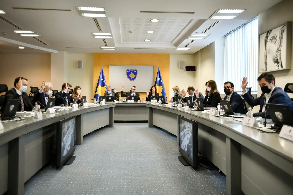 Mblidhet sot Qeveria, shqyrtohen 12 pika