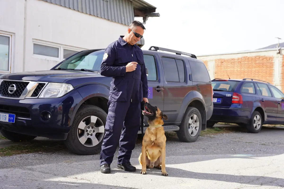 EULEX trajnon Policinë e Kosovës për përdorimin e qenve K-9