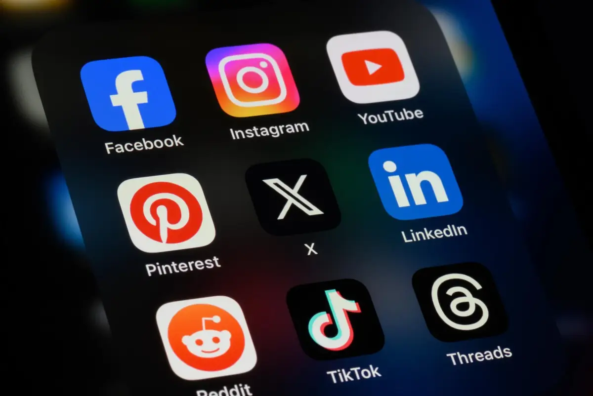 Kapet personi që mashtronte qytetarët përmes profileve të rreme në rrjete sociale