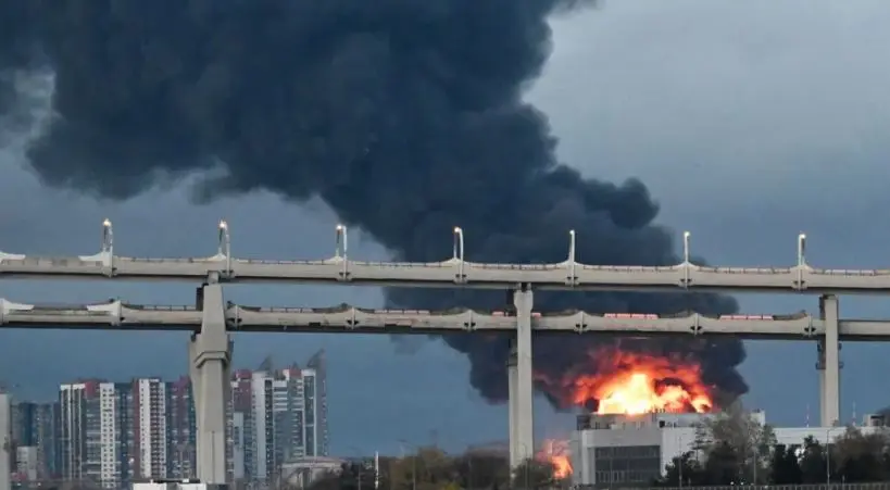 Objektet e naftës goditen në një sulm gjatë natës në Shën Petersburg