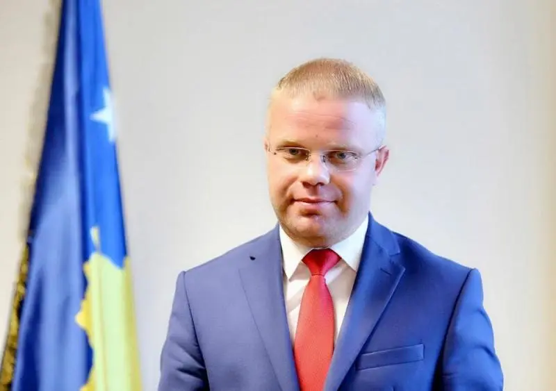Avokati Bajraktari shpjegon procedurat pas kthimit në Kuvend të Ligjit për Specialen