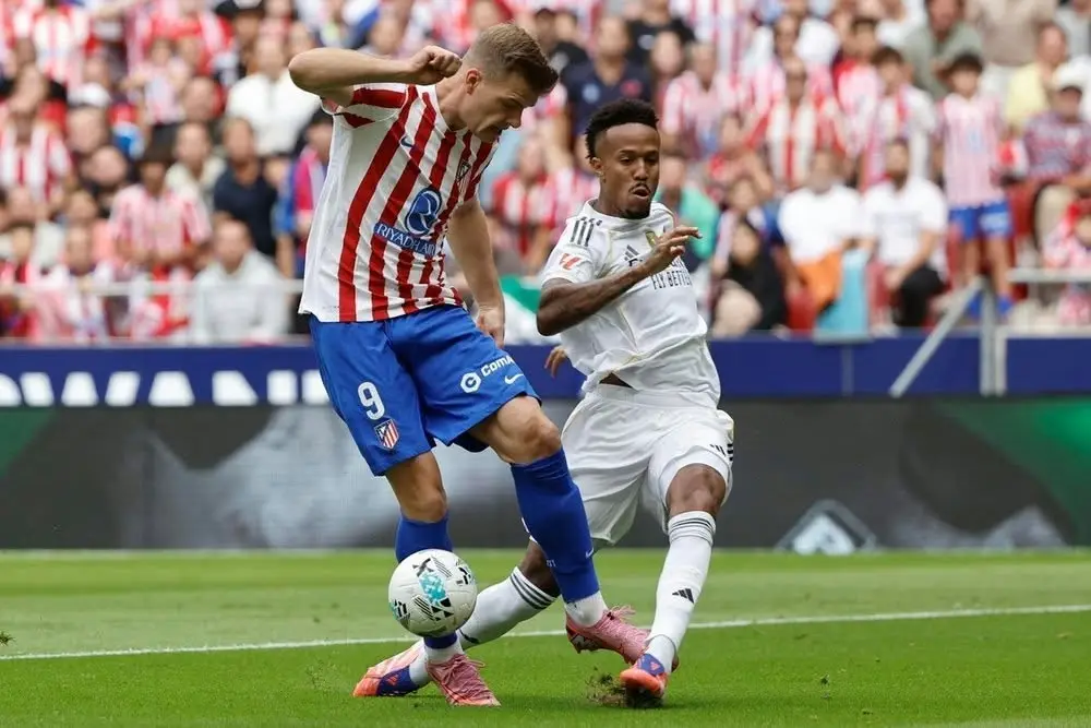 Juventusi i “vërsulet” sulmuesit të Atletico Madridit