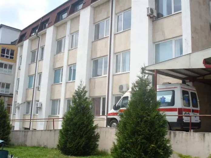 Gruaja në Gjakovë e bën për spital partnerin e saj, shkak xhelozia