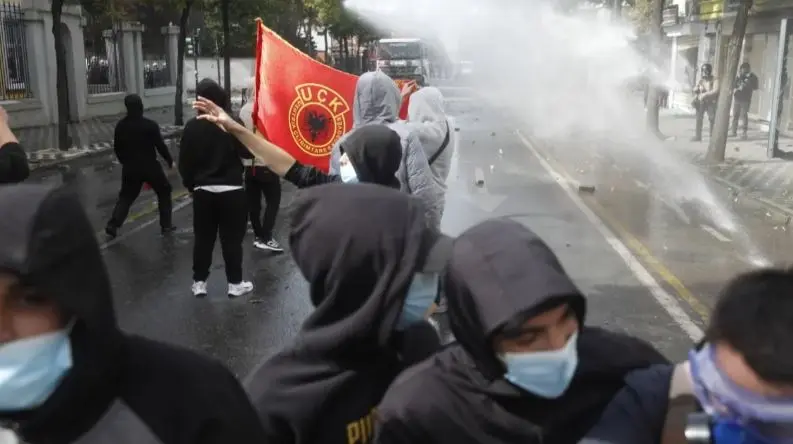 Përveç Tiranës, protesta tensionohet edhe në qytete të tjera të Shqipërisë