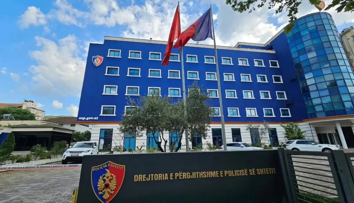 Policia u bën thirrje për qetësi pjesëmarrësve në tubimin në Tiranë