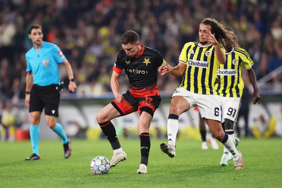 Slavia Praha nxjerr një pikë ndaj Fenerbahçes në minutat e fundit