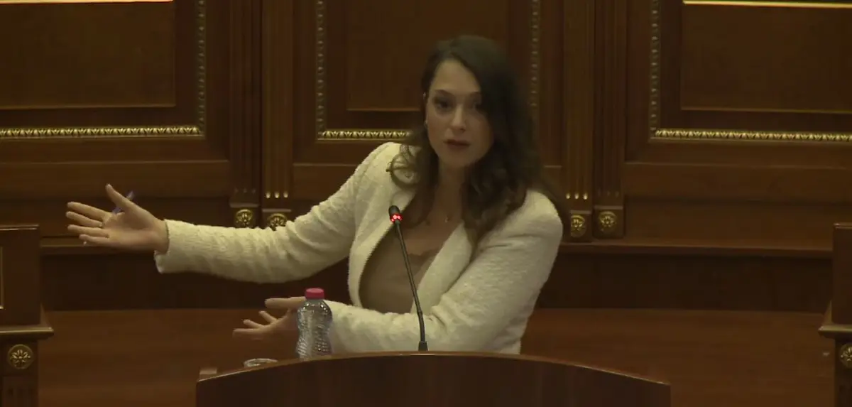 Kica-Xhelili: Byroja rrezikon të përdoret për shantazh politik