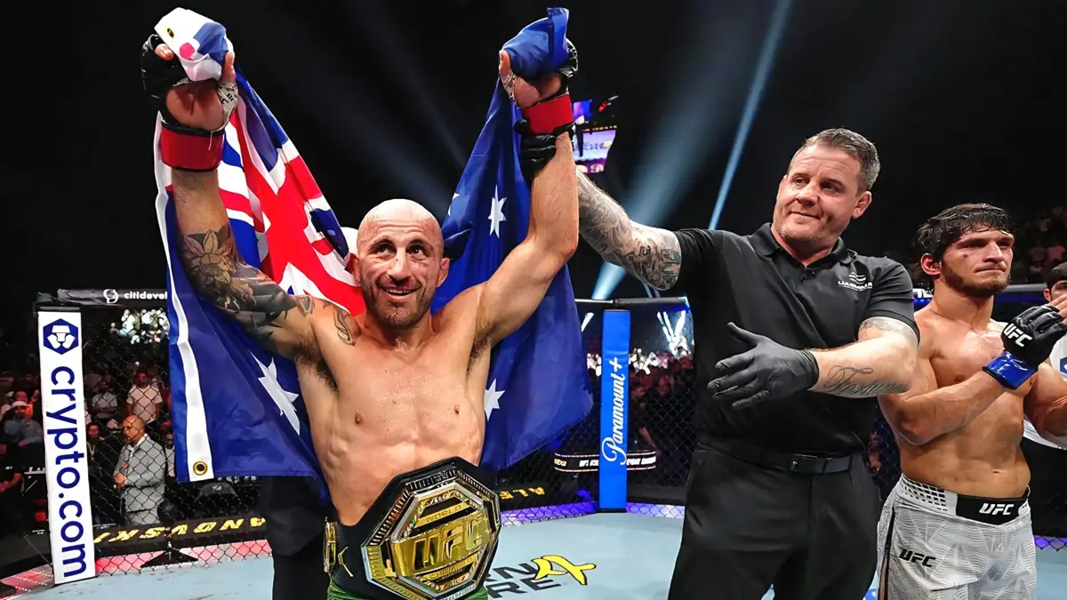 Volkanovski nokauton të pamposhturit Evloev dhe shkruan historinë!