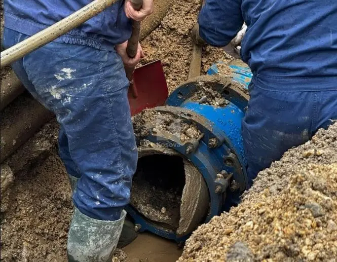 Defekti në rrjetin e ujësjellësit, po punohet për sanimin e problemit