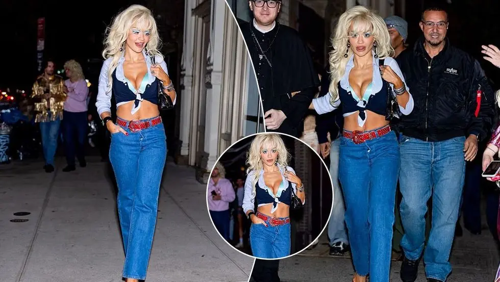 Rita Ora mahnit me dukjen, ndërsa transformohet si ikona Dolly Parton për Halloween
