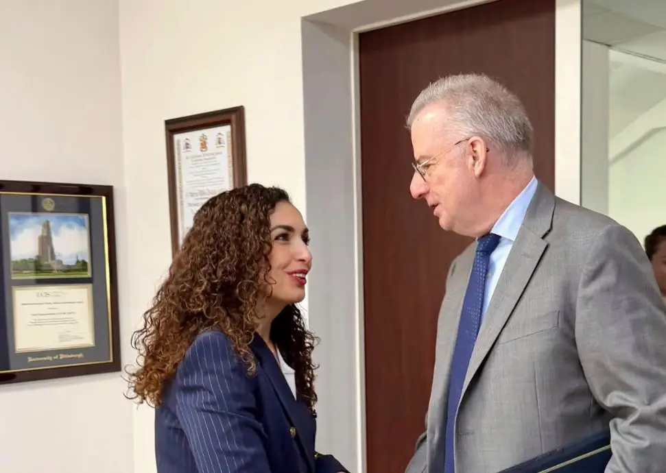 Osmani takon ambasadorin e BE-së: Populli i Kosovës mbetet i palëkundur në orientimin evropian